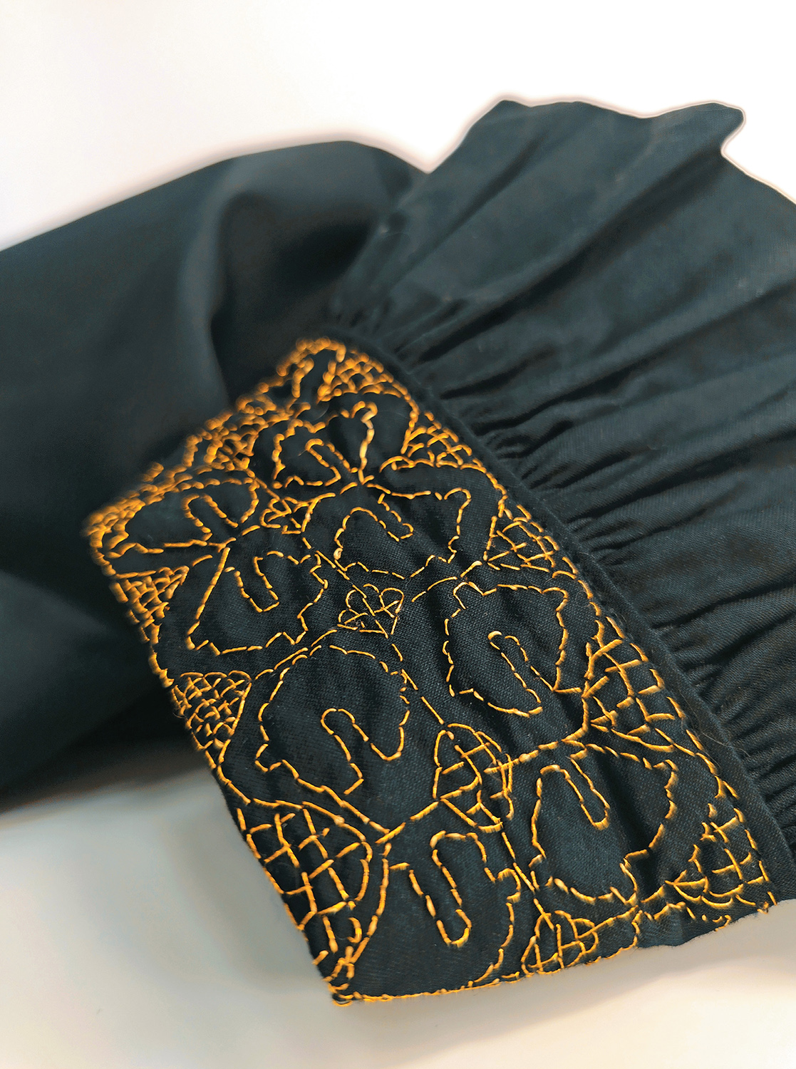 Альбом старинной вышивки. Более 75 схем